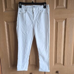 White Cropped Slim Stretch Capris By Celebrity Pink